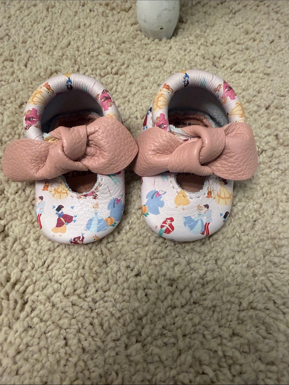 Girls' Disney Princess Print Bow Mary Jane Kids Shoes - Picture 2 of 7